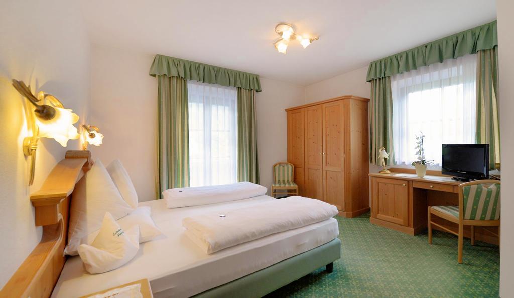 Santeshotel Antholz Mittertal Zimmer foto
